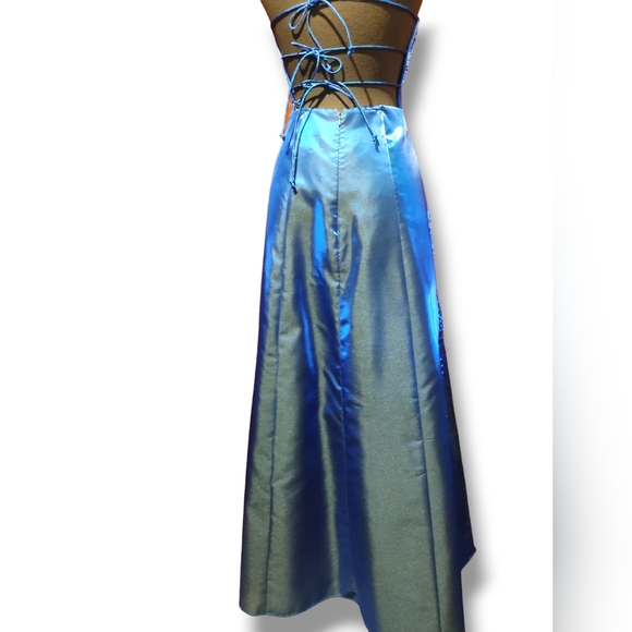 Shimmering blue gown - Picture 6 of 11